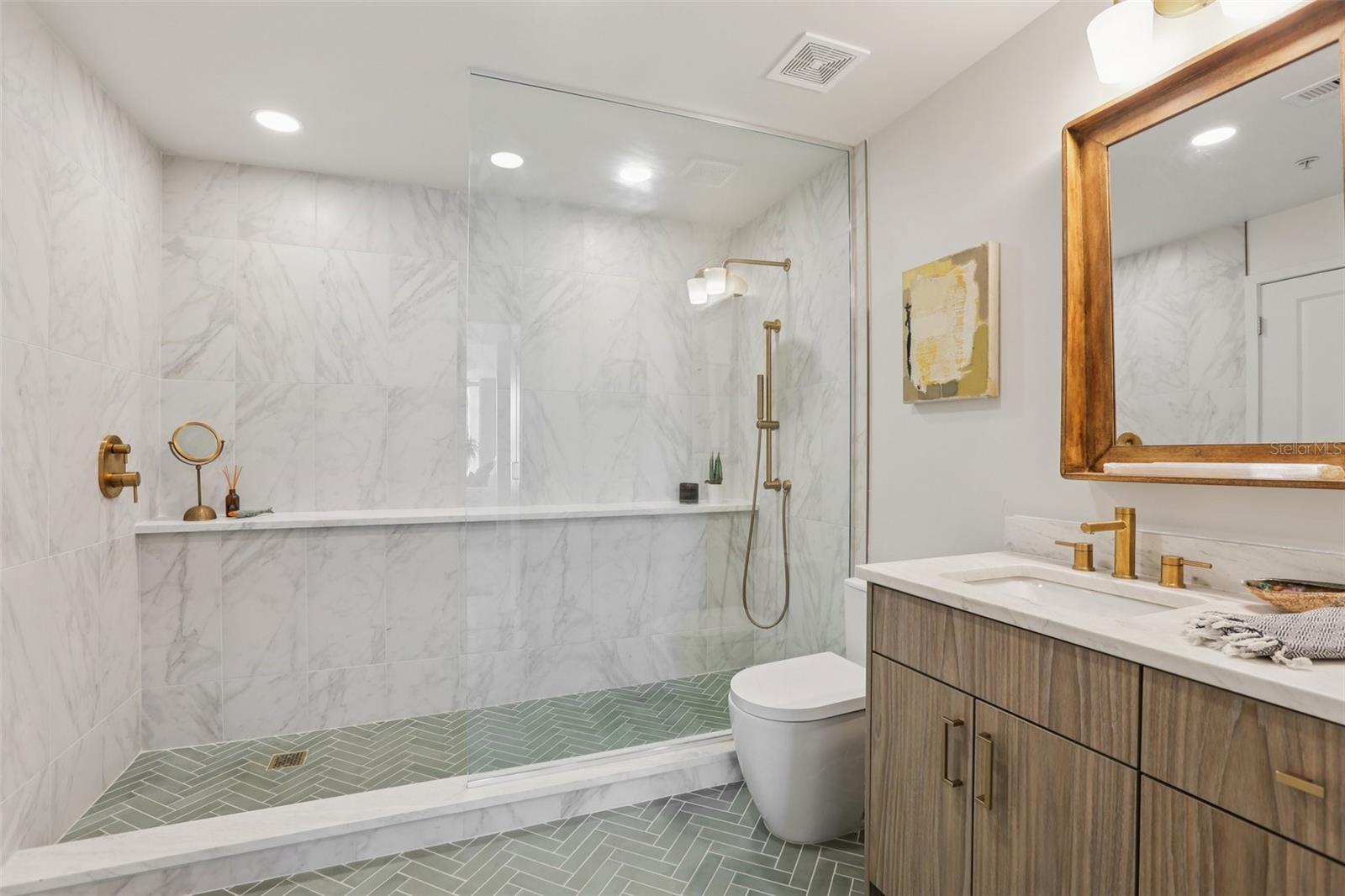 SKYPOINT A CONDO - Residential