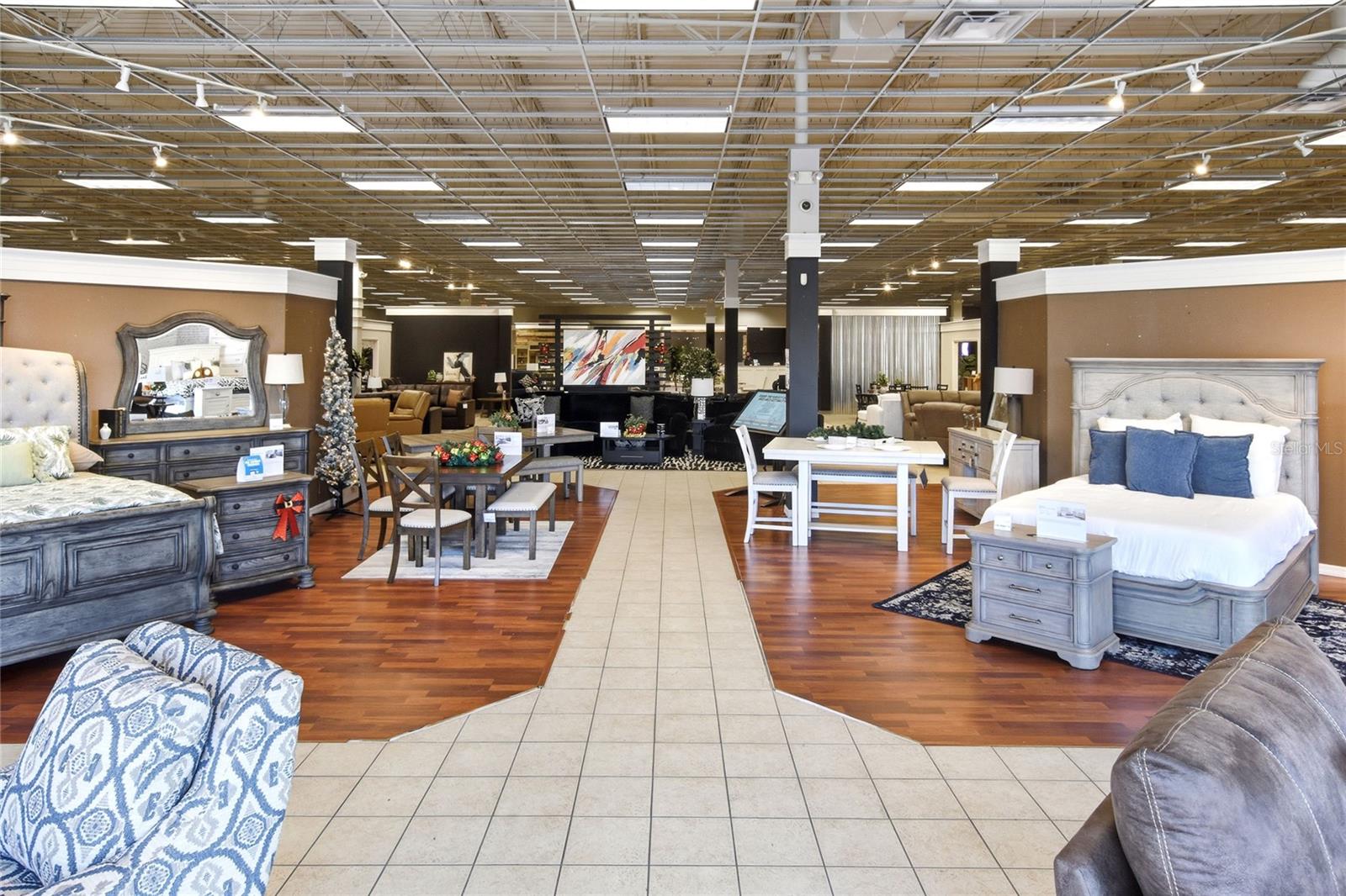 YOUNGS BARTOW PLAZA CONDO COM - Commercial Sale