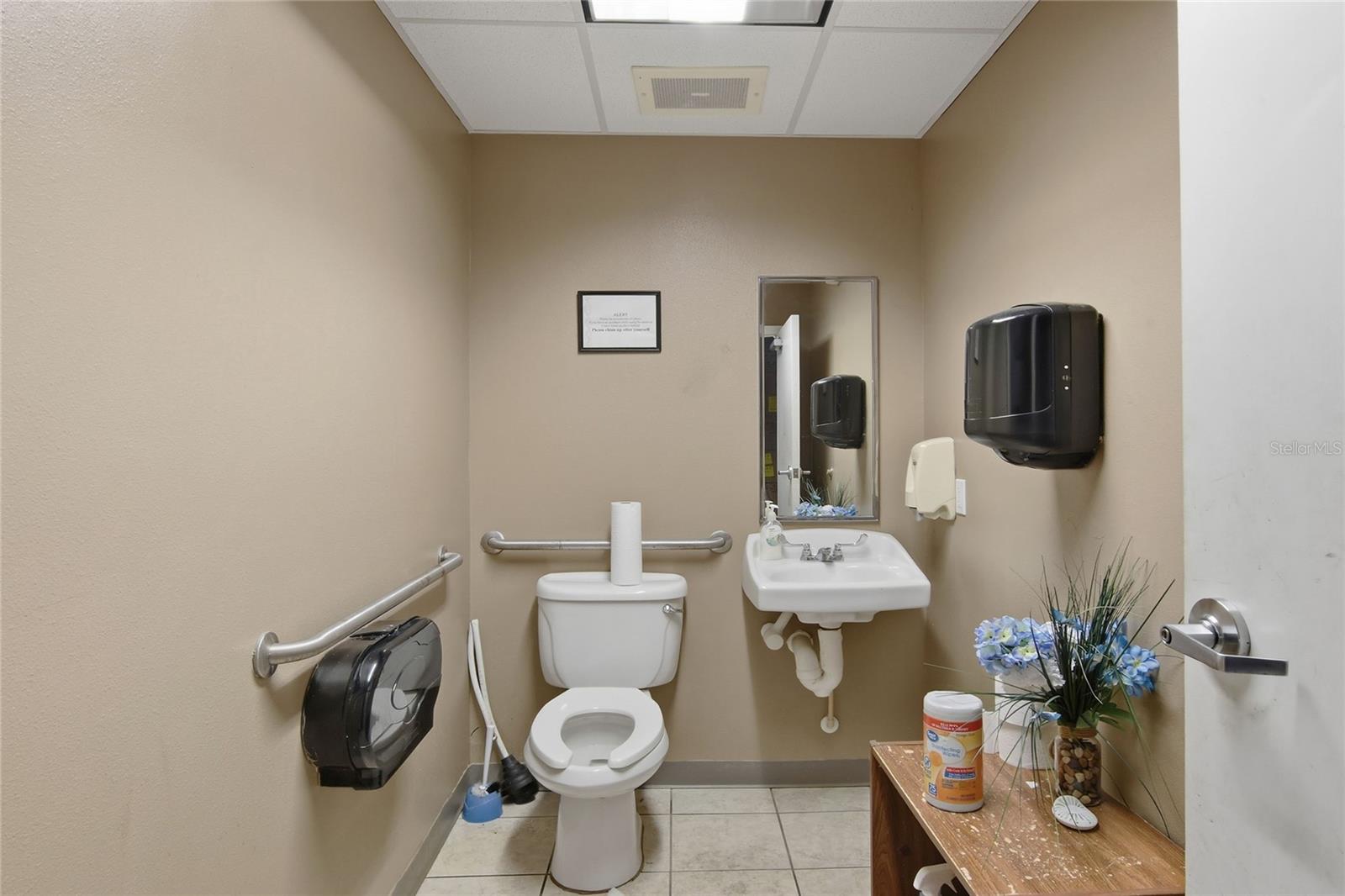 YOUNGS BARTOW PLAZA CONDO COM - Commercial Sale