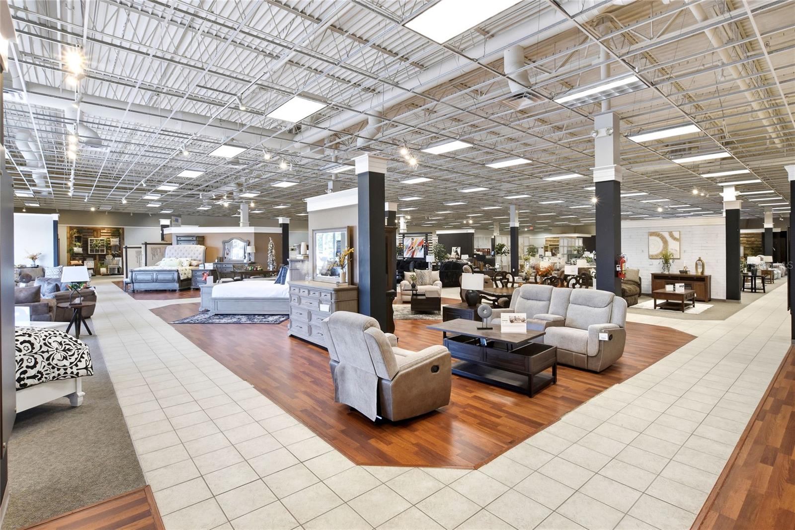 YOUNGS BARTOW PLAZA CONDO COM - Commercial Sale