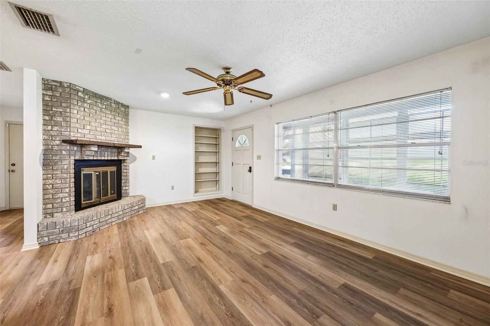 KINGS COVE - Residential