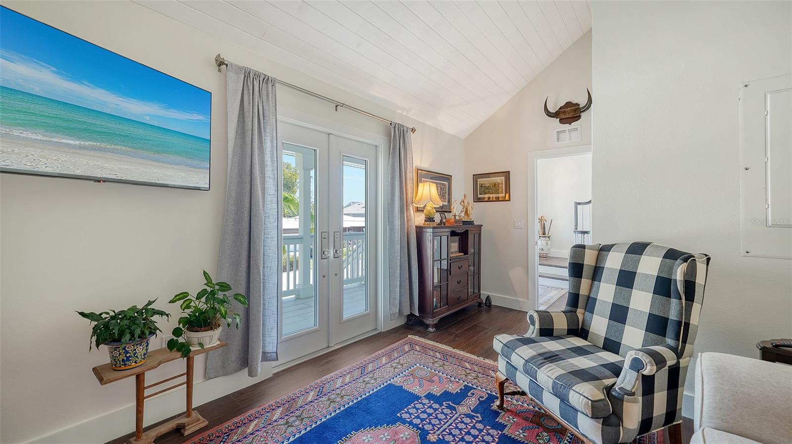 BAY ISLAND PARK - Residential