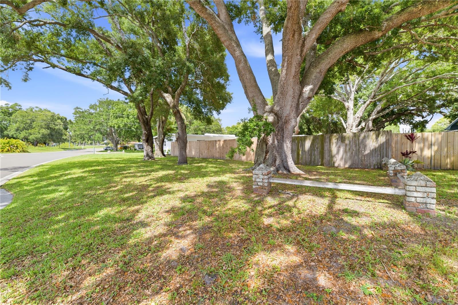 DUNEDIN ISLES COUNTRY CLUB - Residential