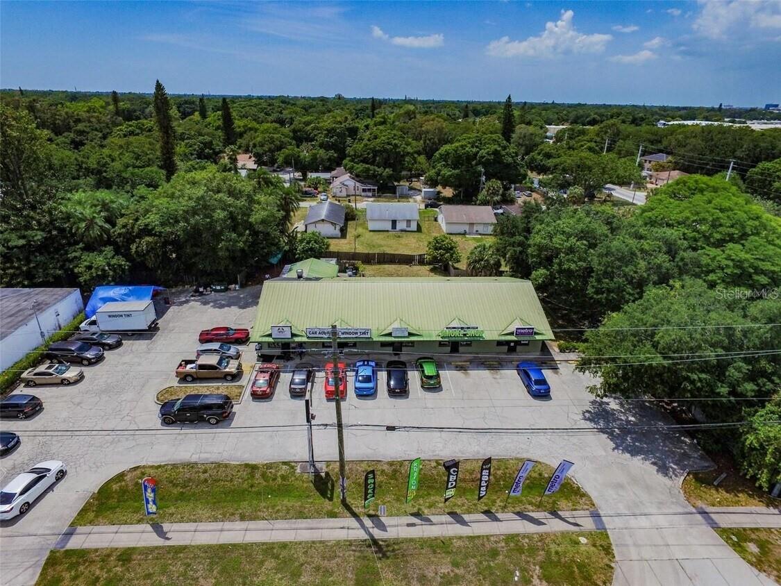 Income producing strip mall in an established area of Bradenton that is still growing.  Plenty of visibility from the street makes this a desirable location for tenants and a wonderful opportunity for a new or seasoned investor.  Don't miss the opportunity to add this strip to your portfolio own this income producing property