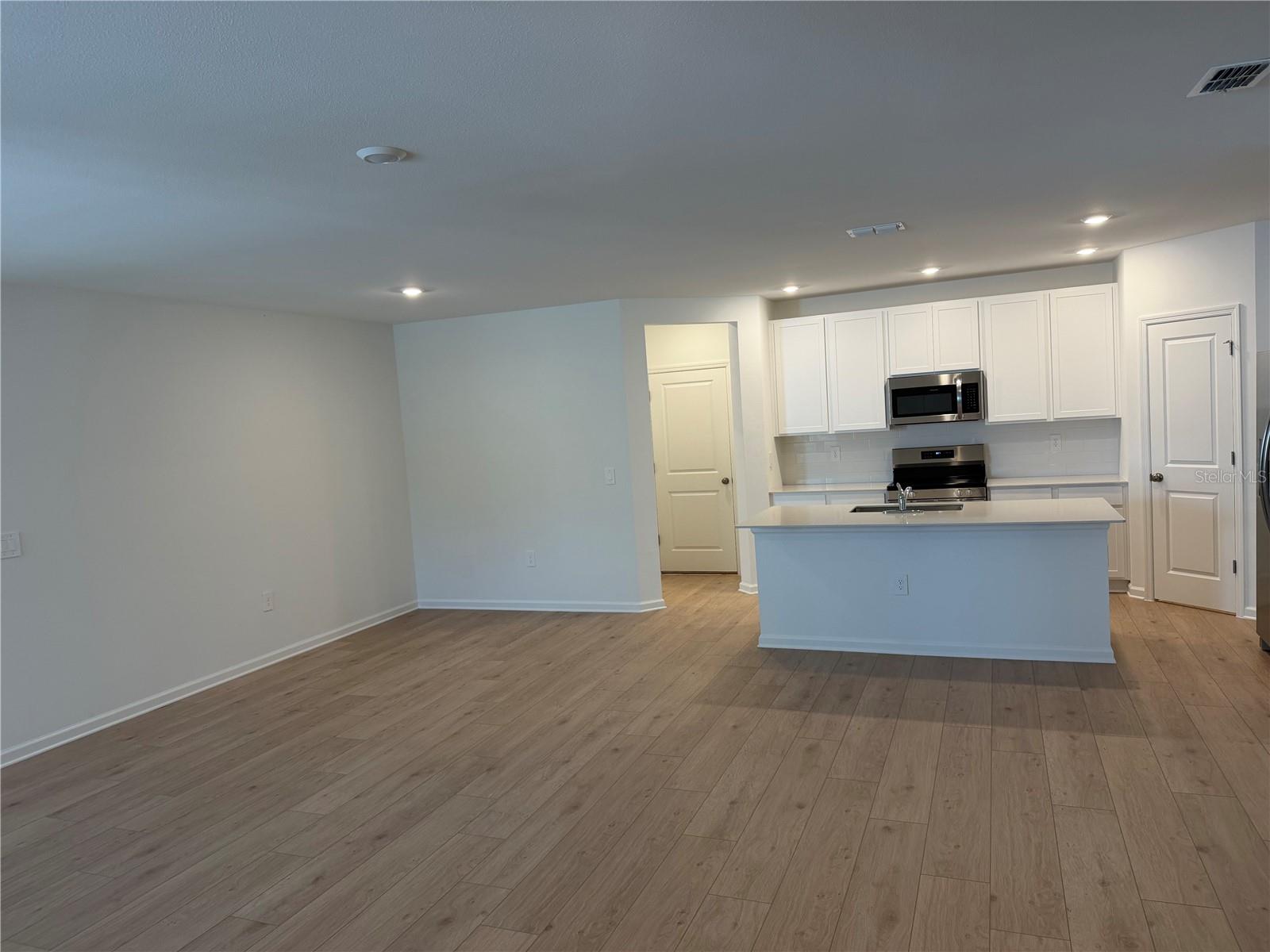 EDGEWATER CROSS PRAIRIE PH 1 - Residential Lease