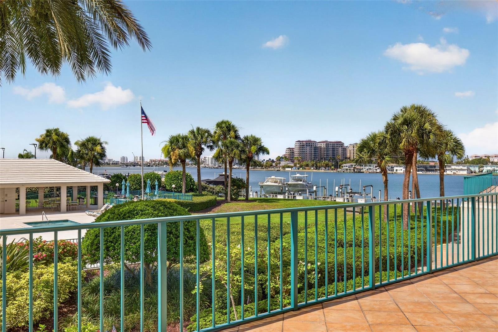 SUNWATCH ON ISLAND ESTATES - Residential