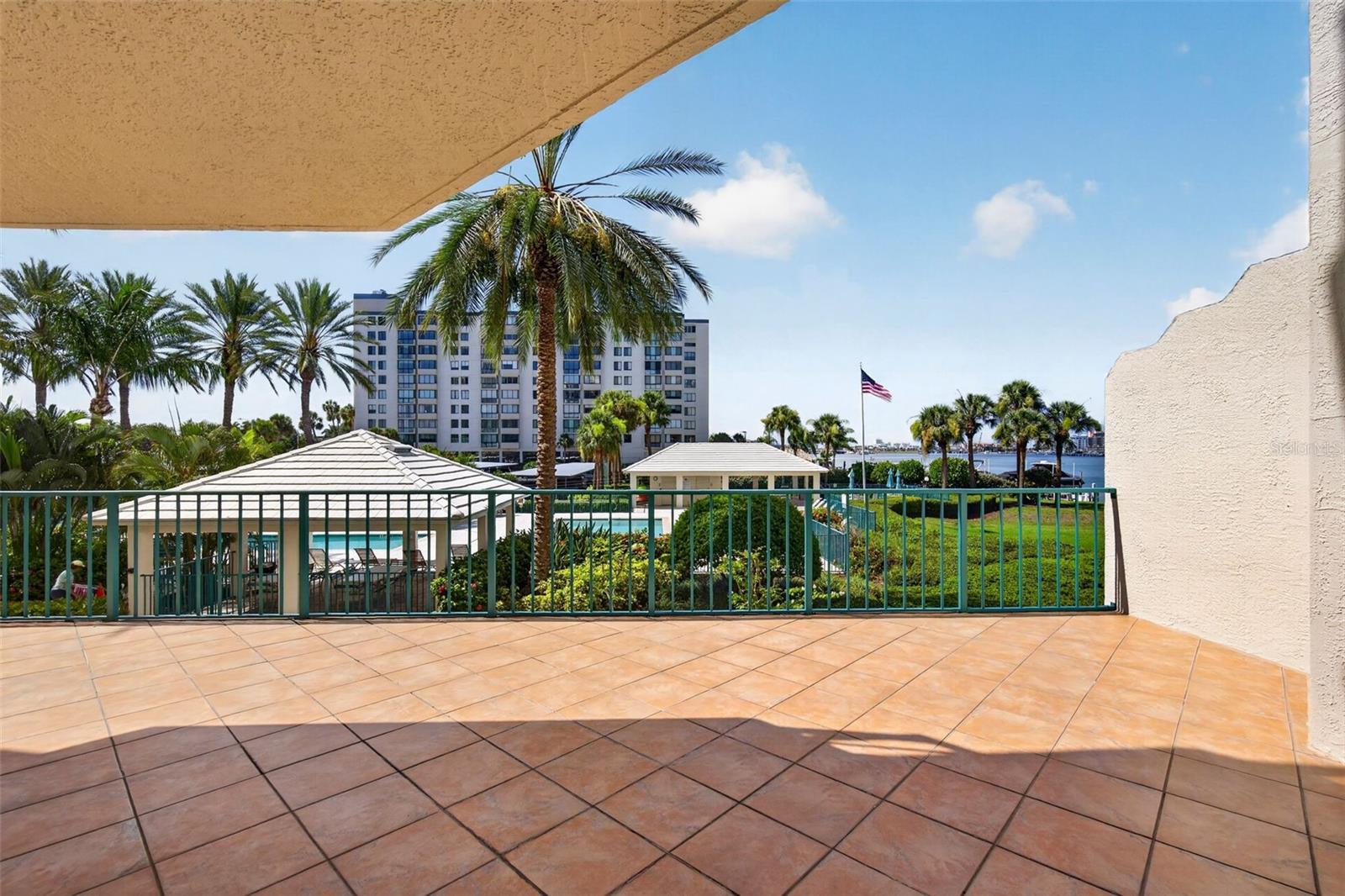SUNWATCH ON ISLAND ESTATES - Residential
