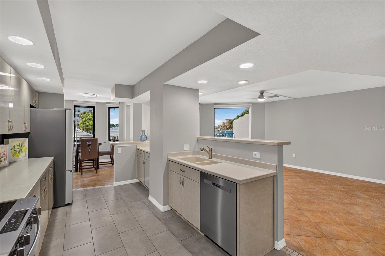 SUNWATCH ON ISLAND ESTATES - Residential
