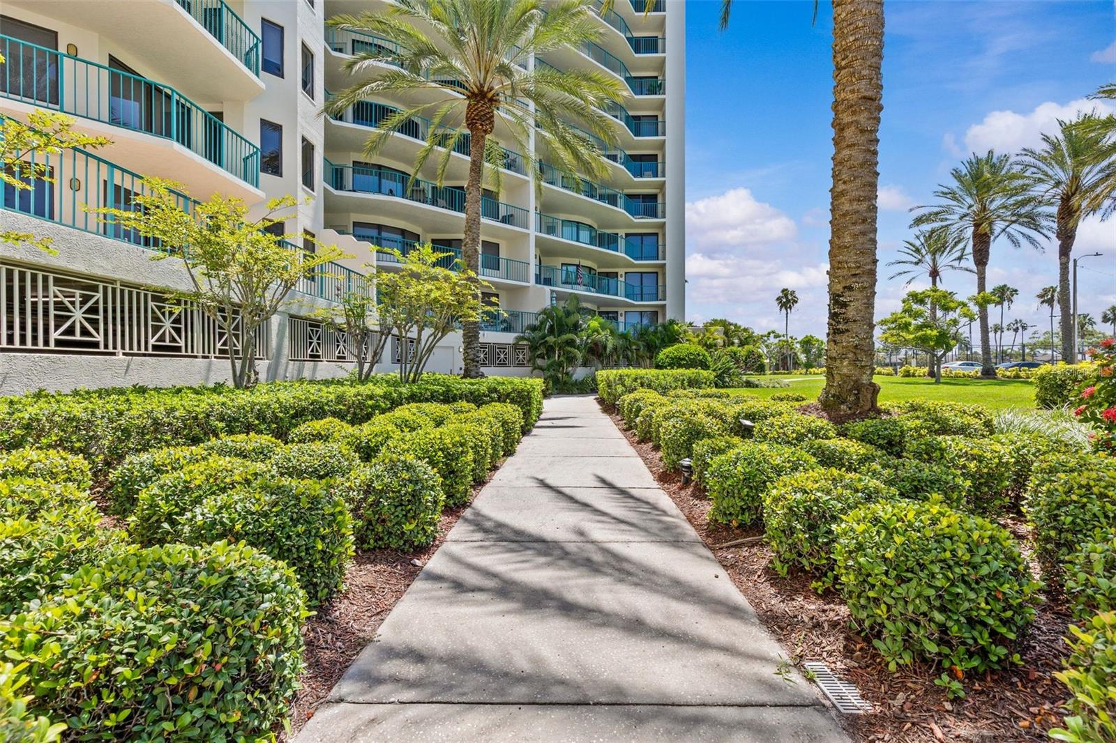 SUNWATCH ON ISLAND ESTATES - Residential