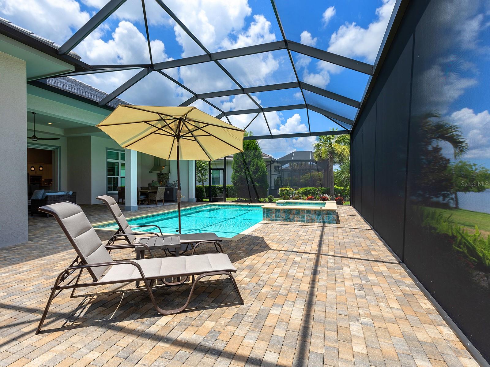 LAKE CLUB - Residential