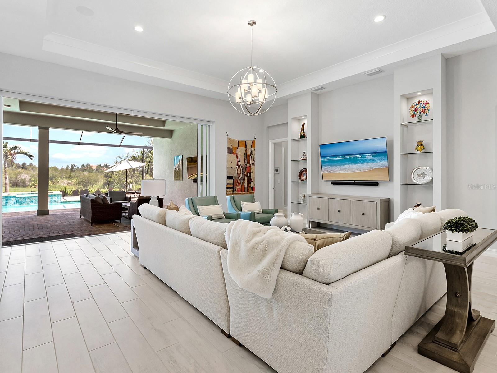 LAKE CLUB - Residential