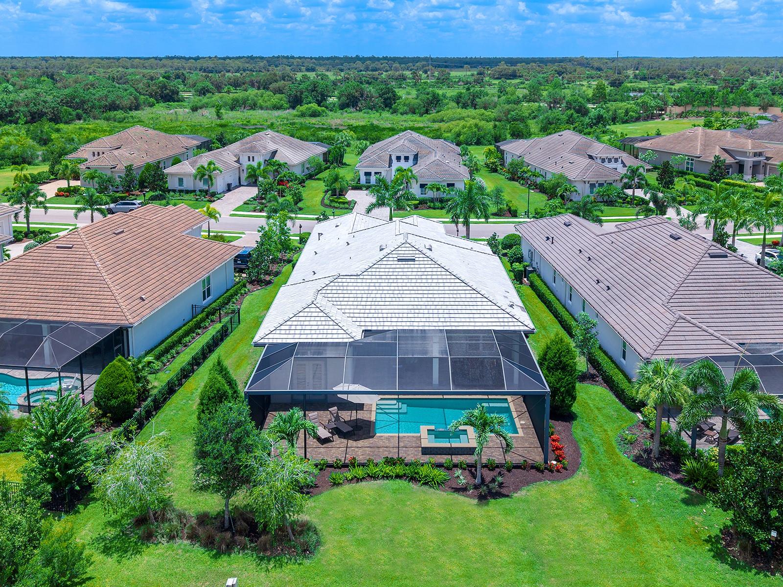 LAKE CLUB - Residential