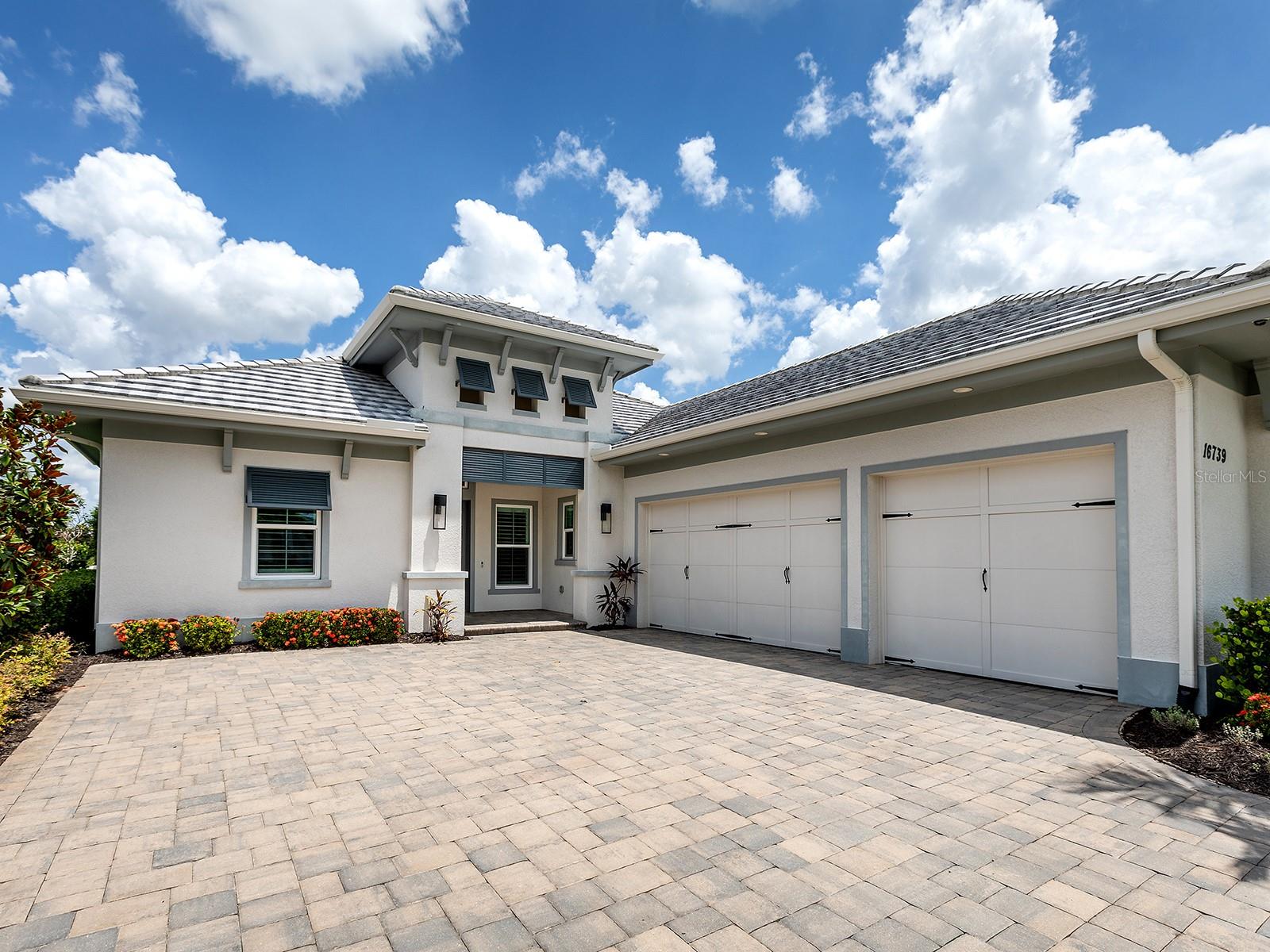 LAKE CLUB - Residential