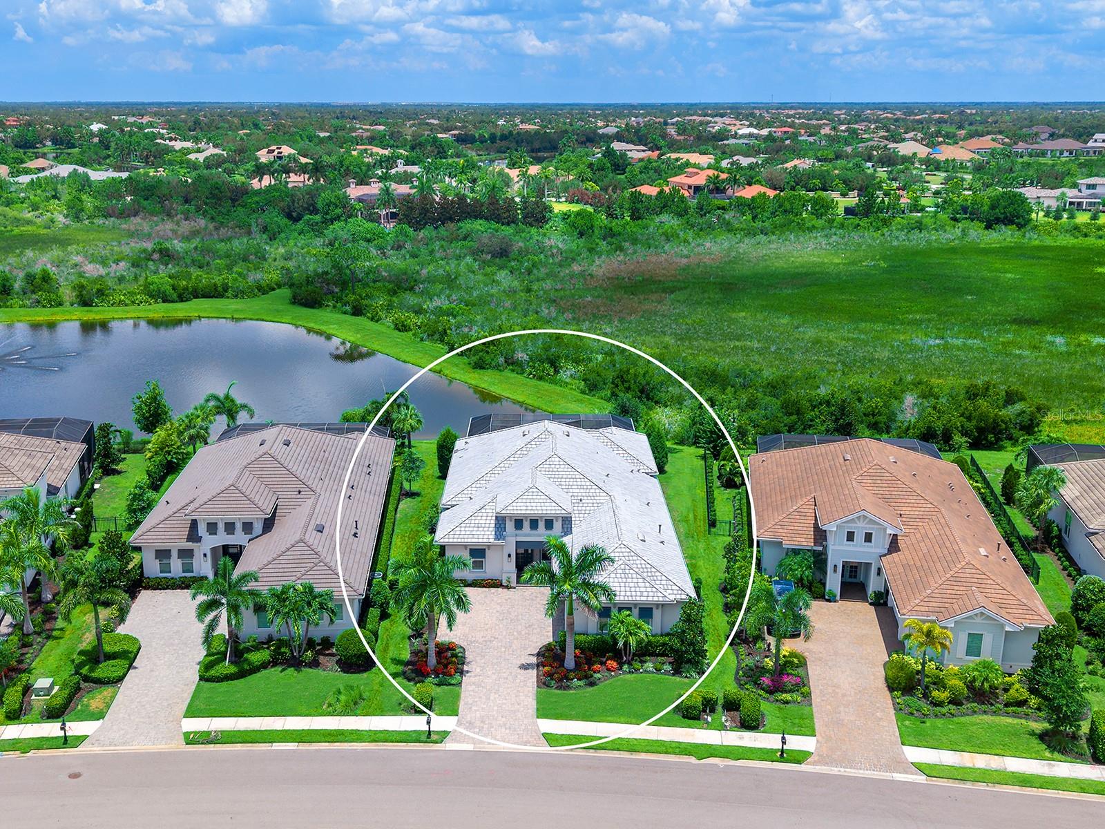 LAKE CLUB - Residential