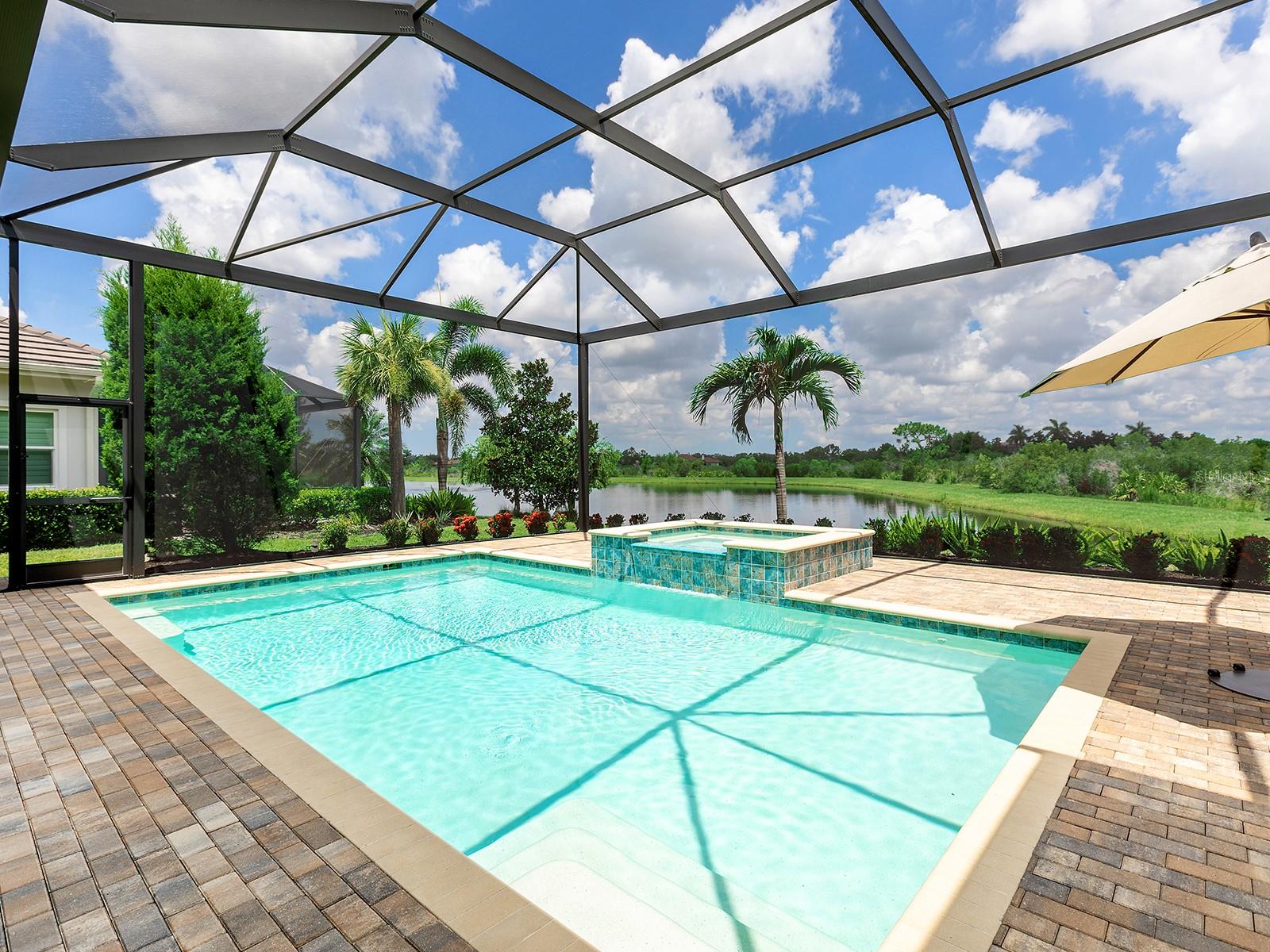 LAKE CLUB - Residential