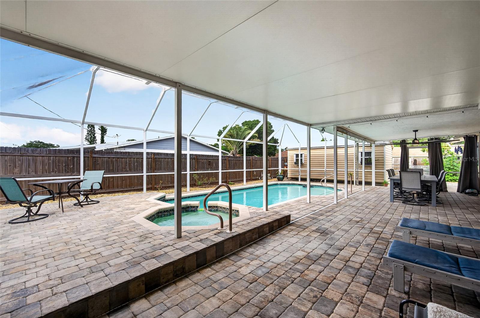 SOUTH VENICE - Residential