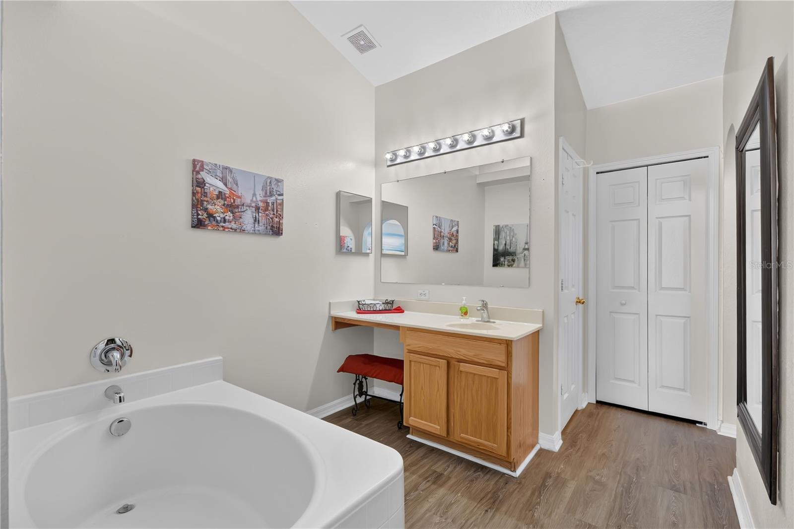 ASHTON PARK - Residential