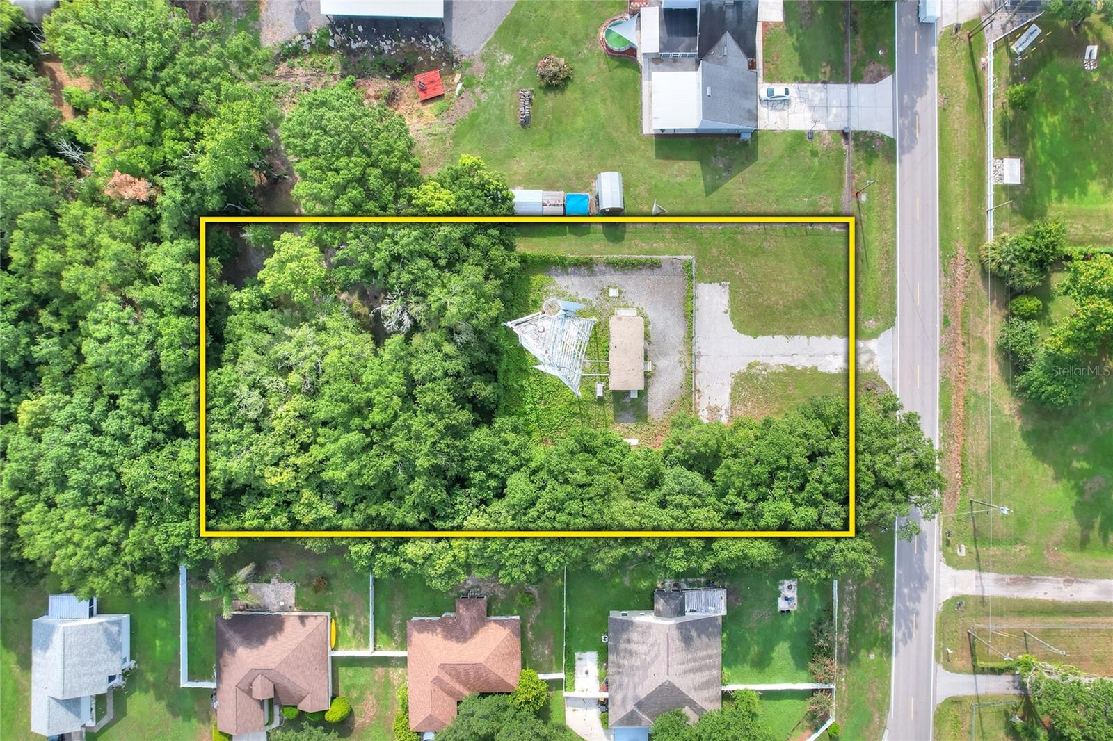 Communications tower for sale in Lakeland, Florida. This is a great opportunity to purchase an existing tower with no current lease in place or existing commitments attached. The property offers flexibility for a new owner to secure future leasing, operational, or investment opportunities.