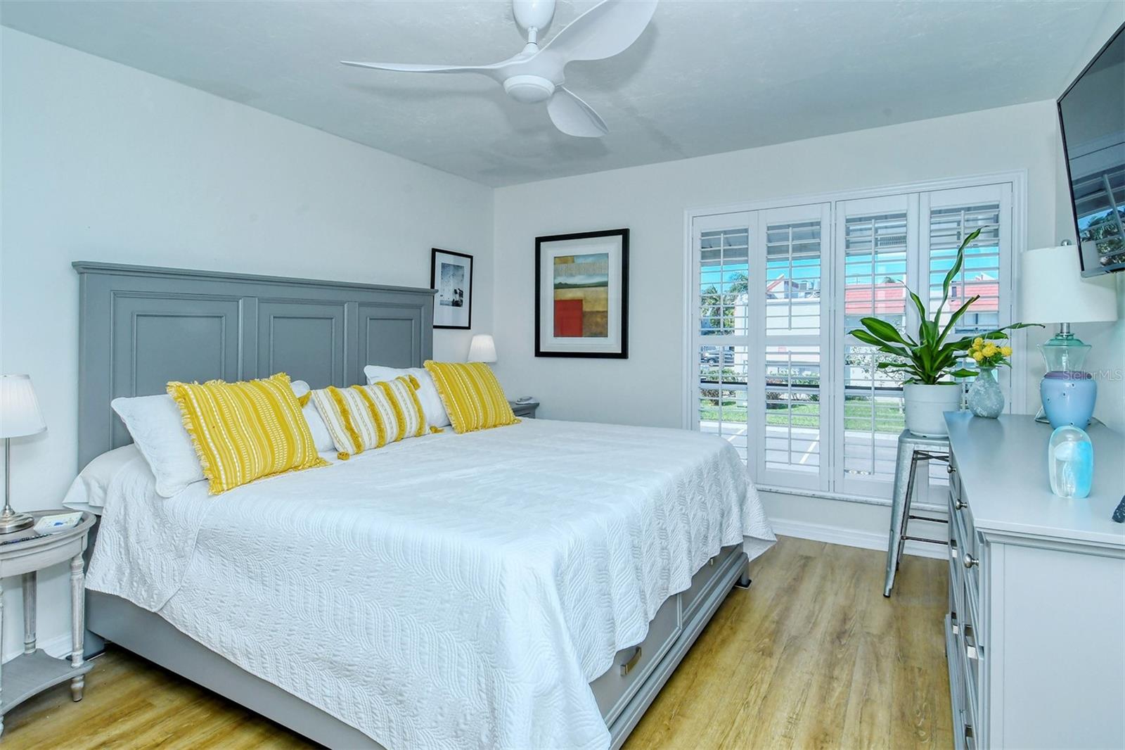 RUNAWAY BAY - Residential
