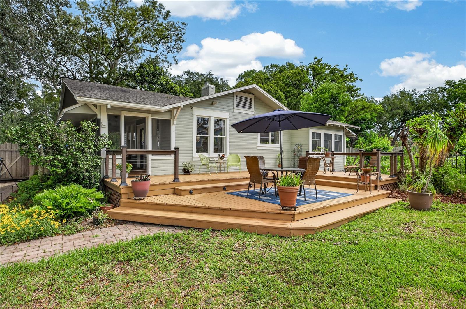 CLOVERLAWN - Residential