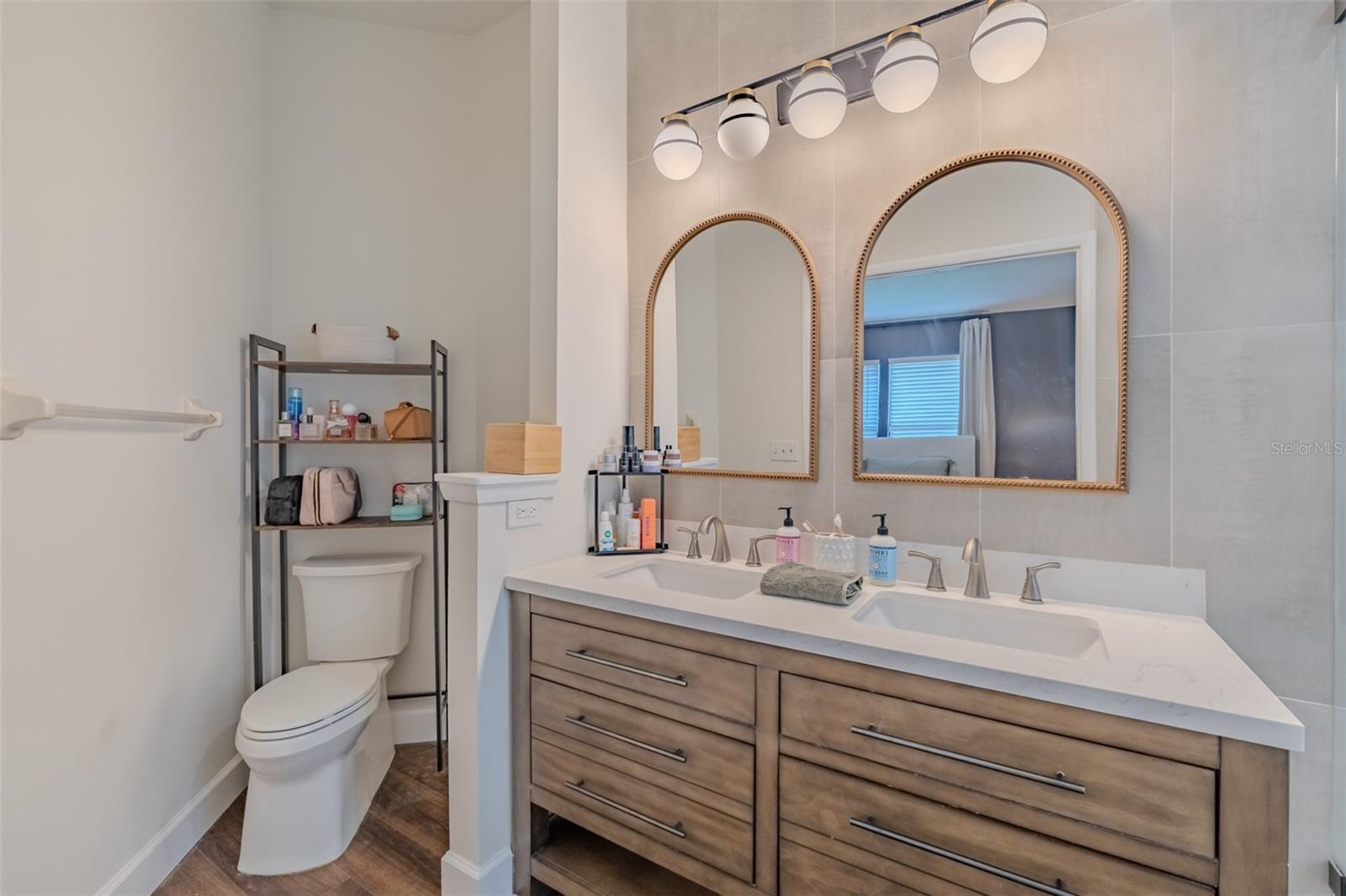 KINGSWAY OAKS PH 1 - Residential