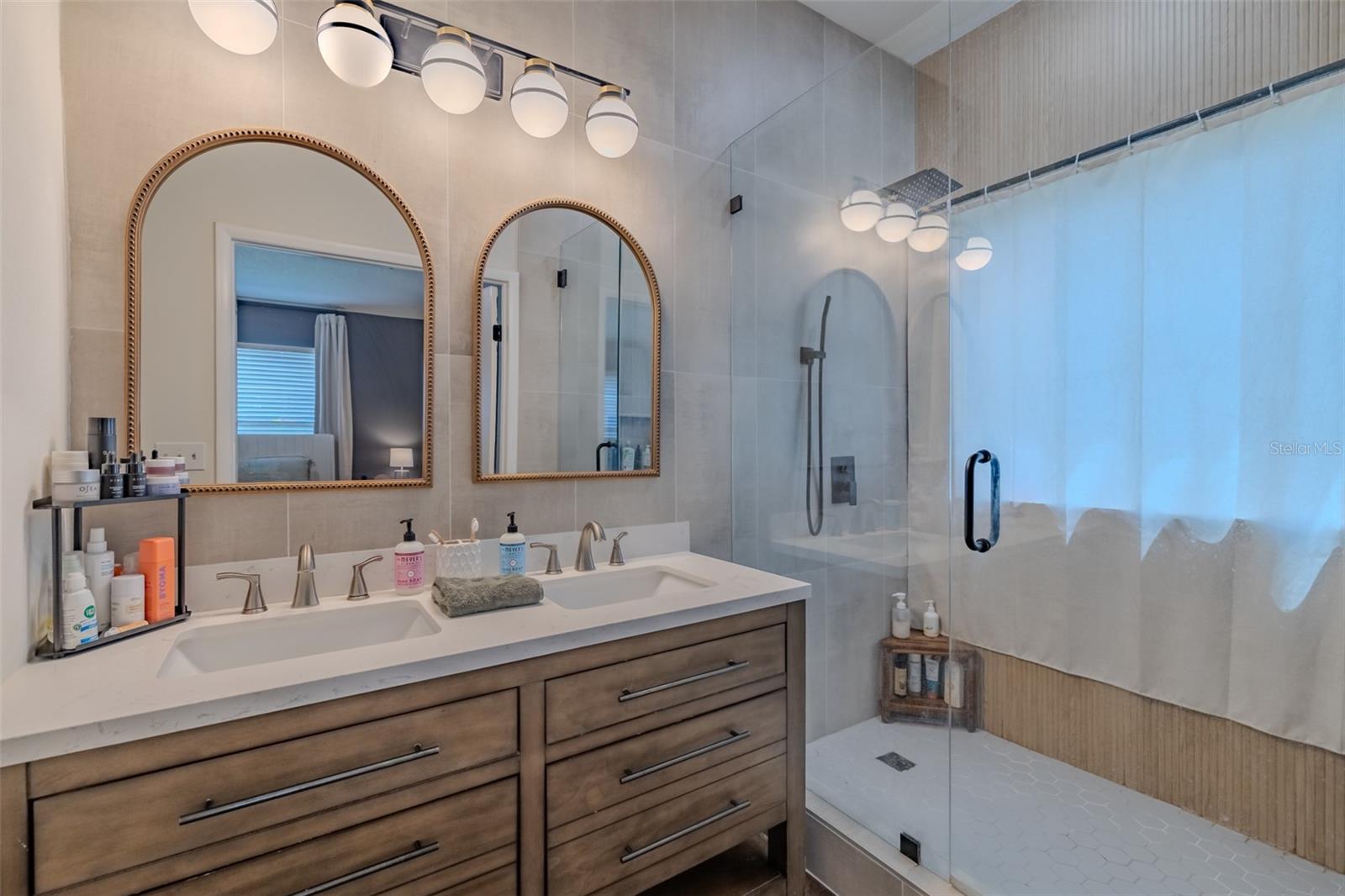 KINGSWAY OAKS PH 1 - Residential