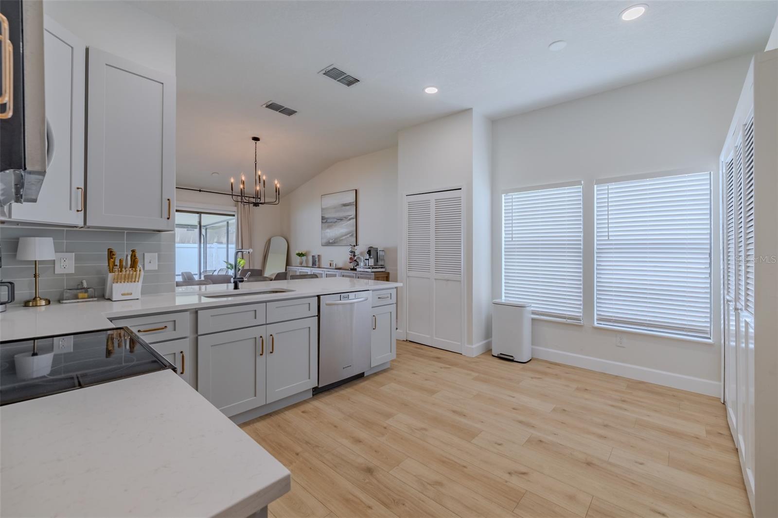 KINGSWAY OAKS PH 1 - Residential