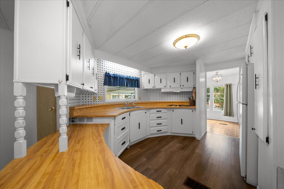 OAK PARK VILLAGE - Residential