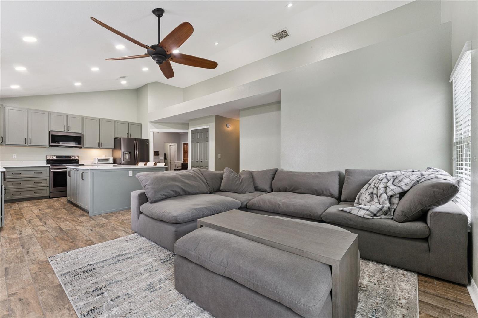 ALAFAYA WOODS PH 10 - Residential