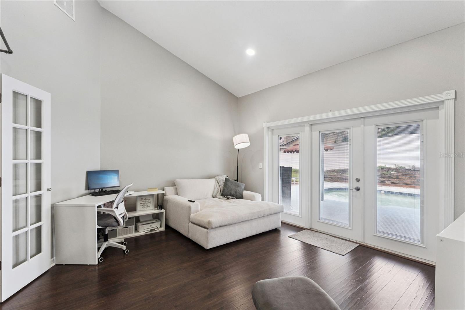 ALAFAYA WOODS PH 10 - Residential