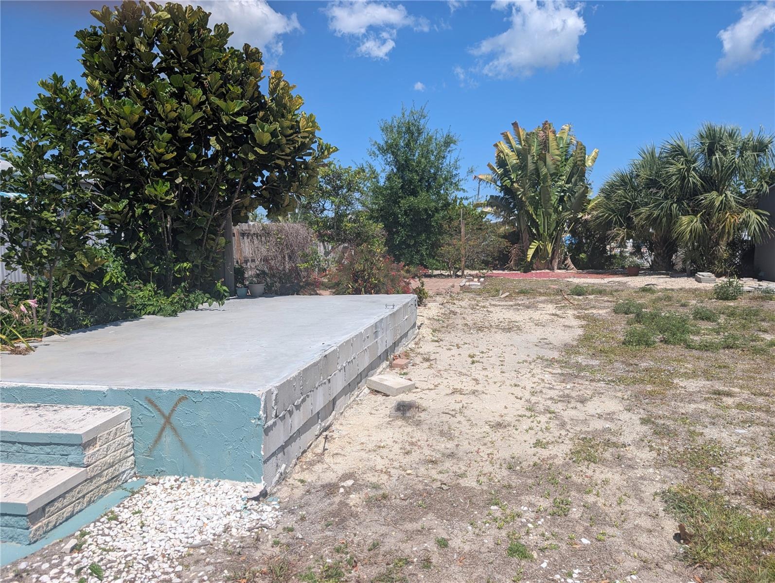 HOLIDAY MOBILE ESTATES 1ST ADD - Land