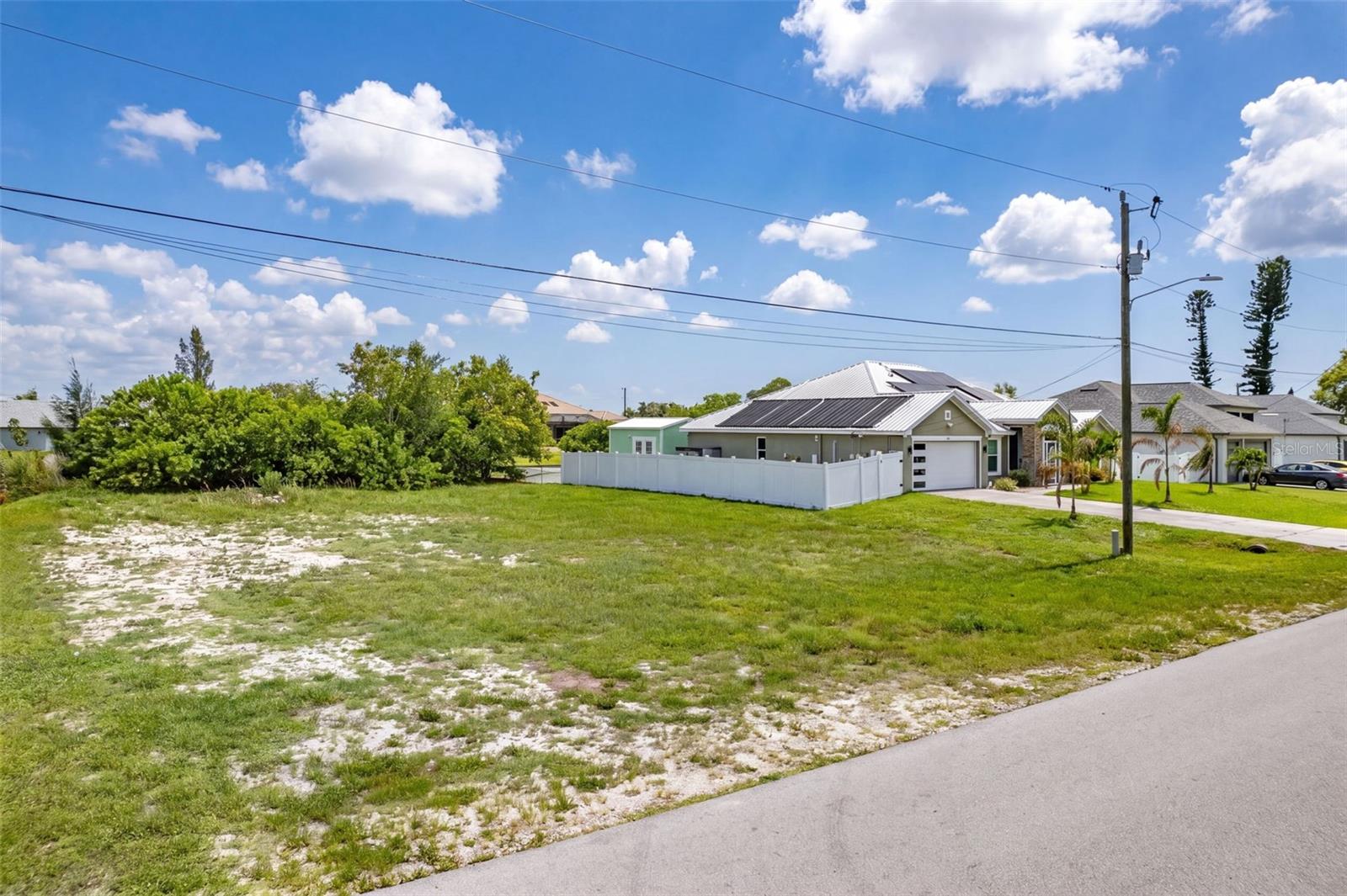 CAPE CORAL - Land