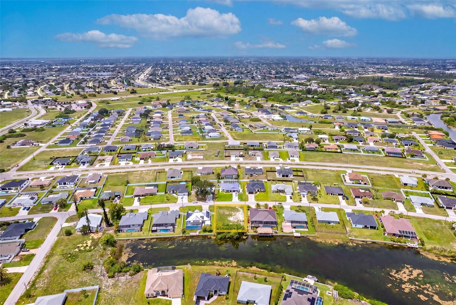 CAPE CORAL - Land