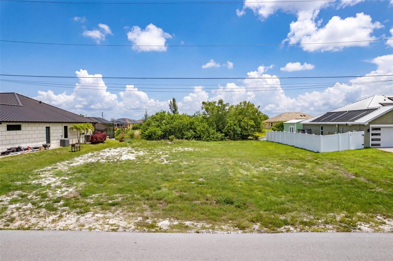 CAPE CORAL - Land