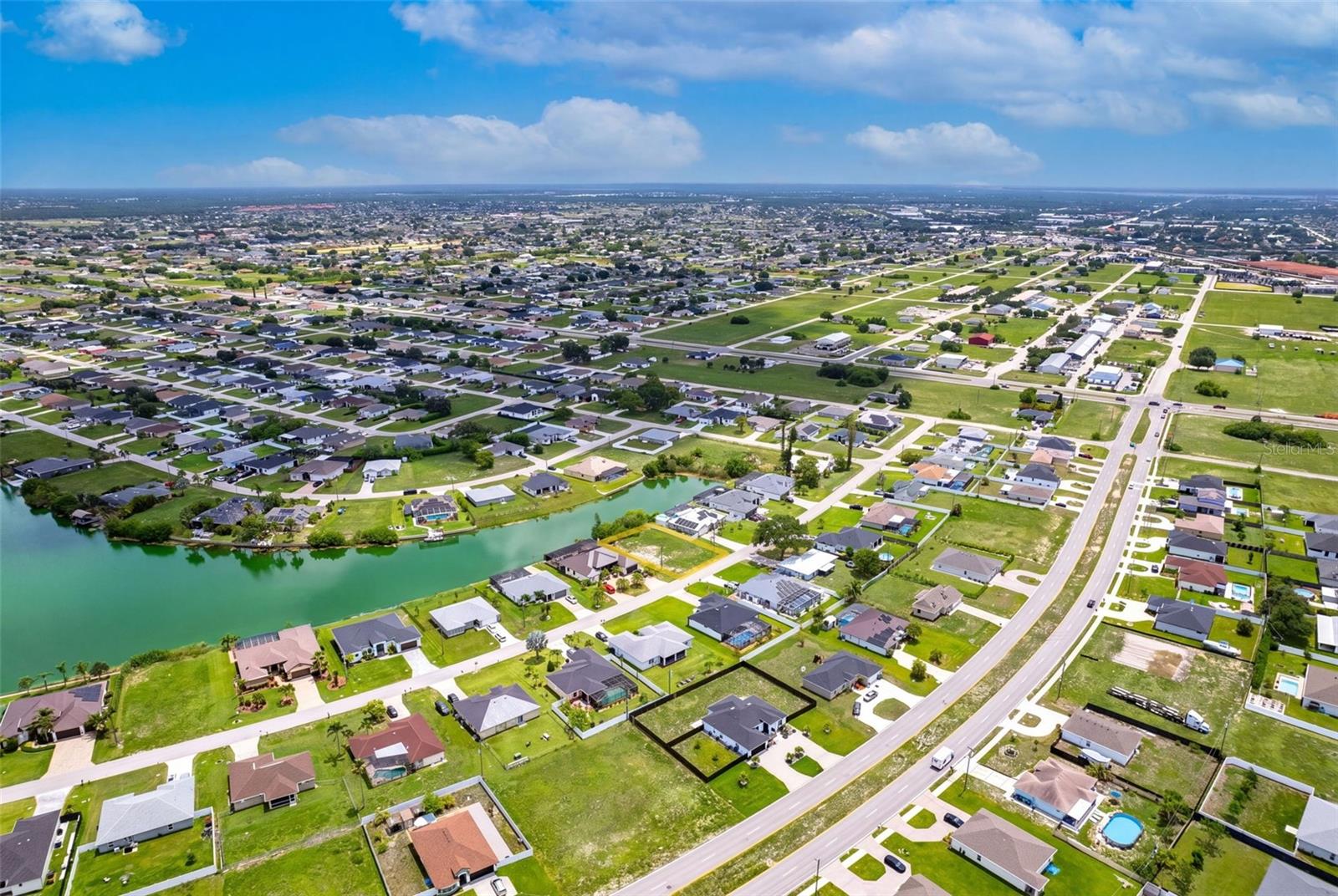 CAPE CORAL - Land