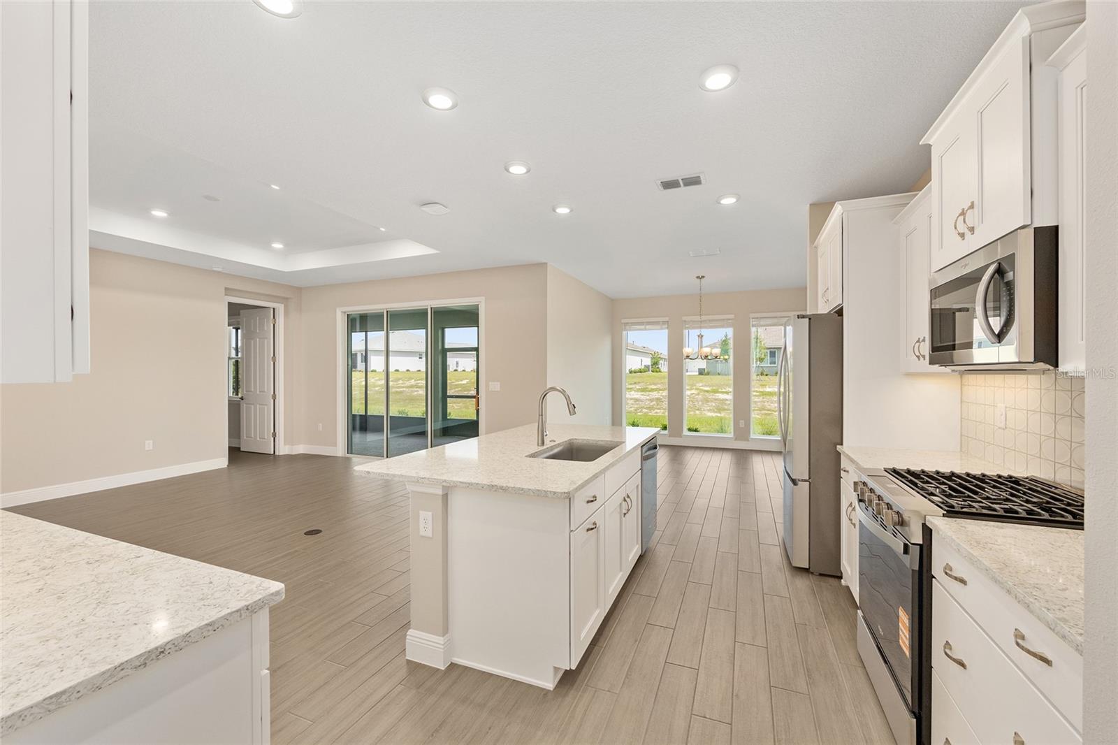 ON TOP OF THE WORLD - Residential