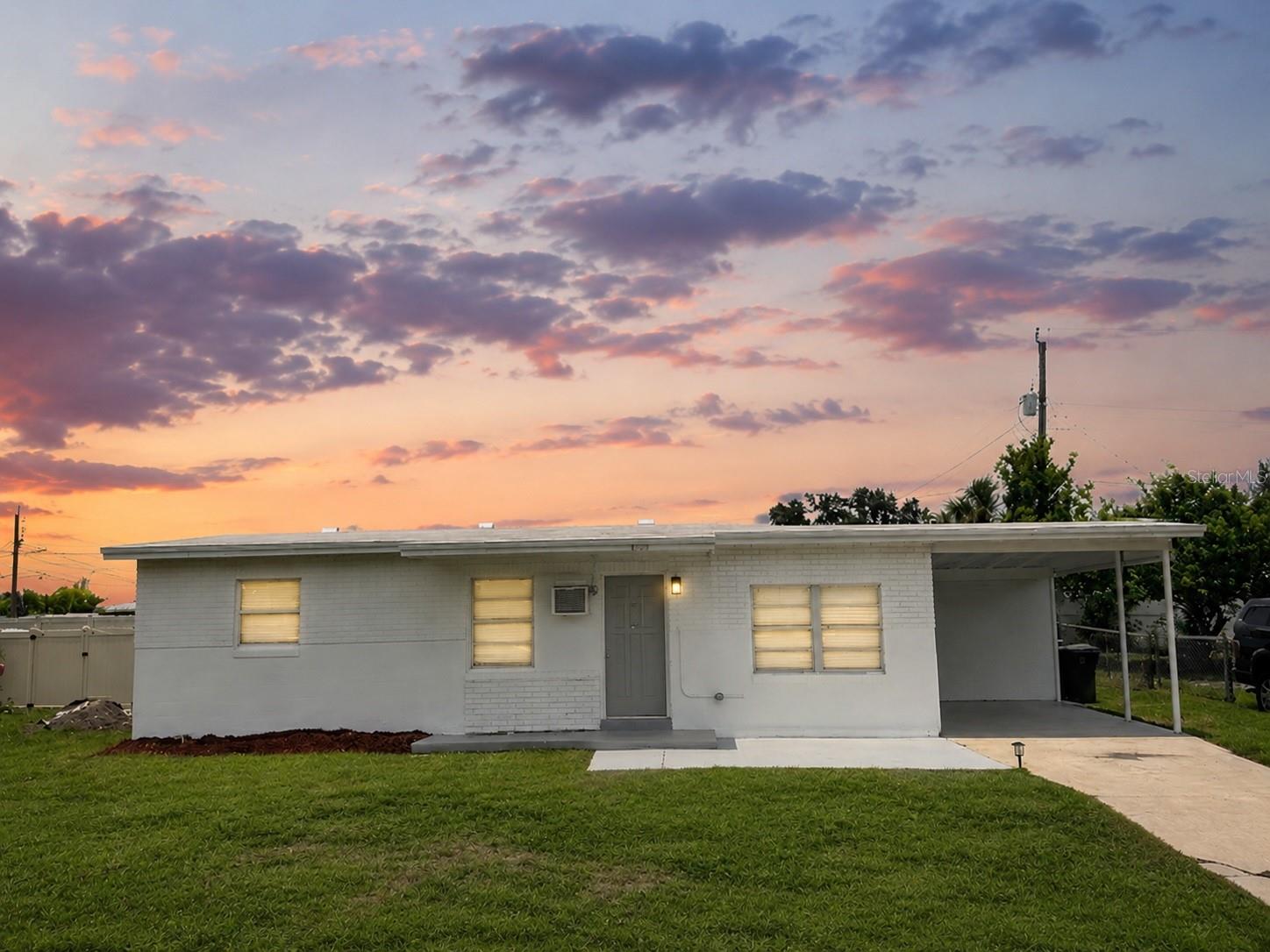 GORGEOUS CONCRETE BLOCK SINGLE FAMILY HOME, 2019 ROOF. ON
CENTRAL LOCATION CLOSE TO ALL SHOPPING CENTERS,RESTAURANTS,SUPER MARKETS AND MORE.