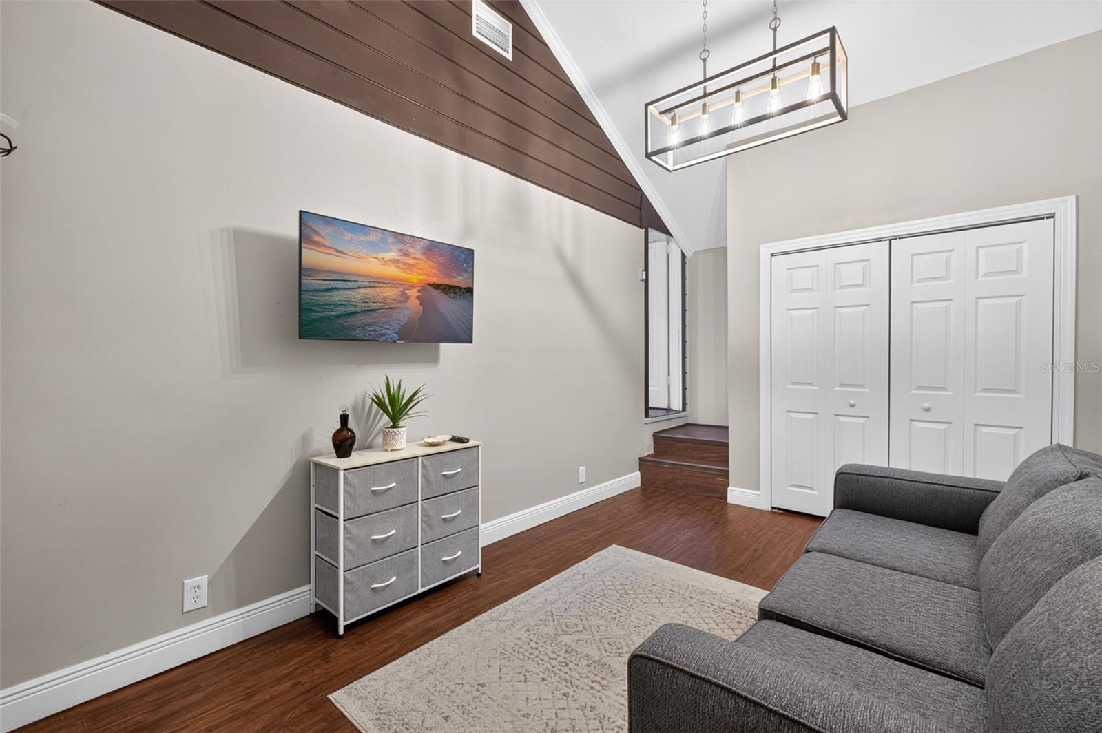 FLORAL VILLA ESTATES REP - Residential