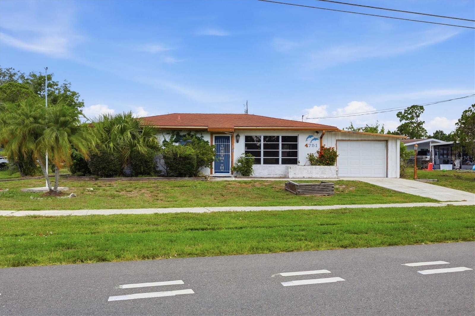 Auction Property. Great opporitunuity with this charming 2 bedroom, 1 bath home on an extra large corner lot. Bring your creative ideas! Conveniently located near US41, shops, and restaurants.