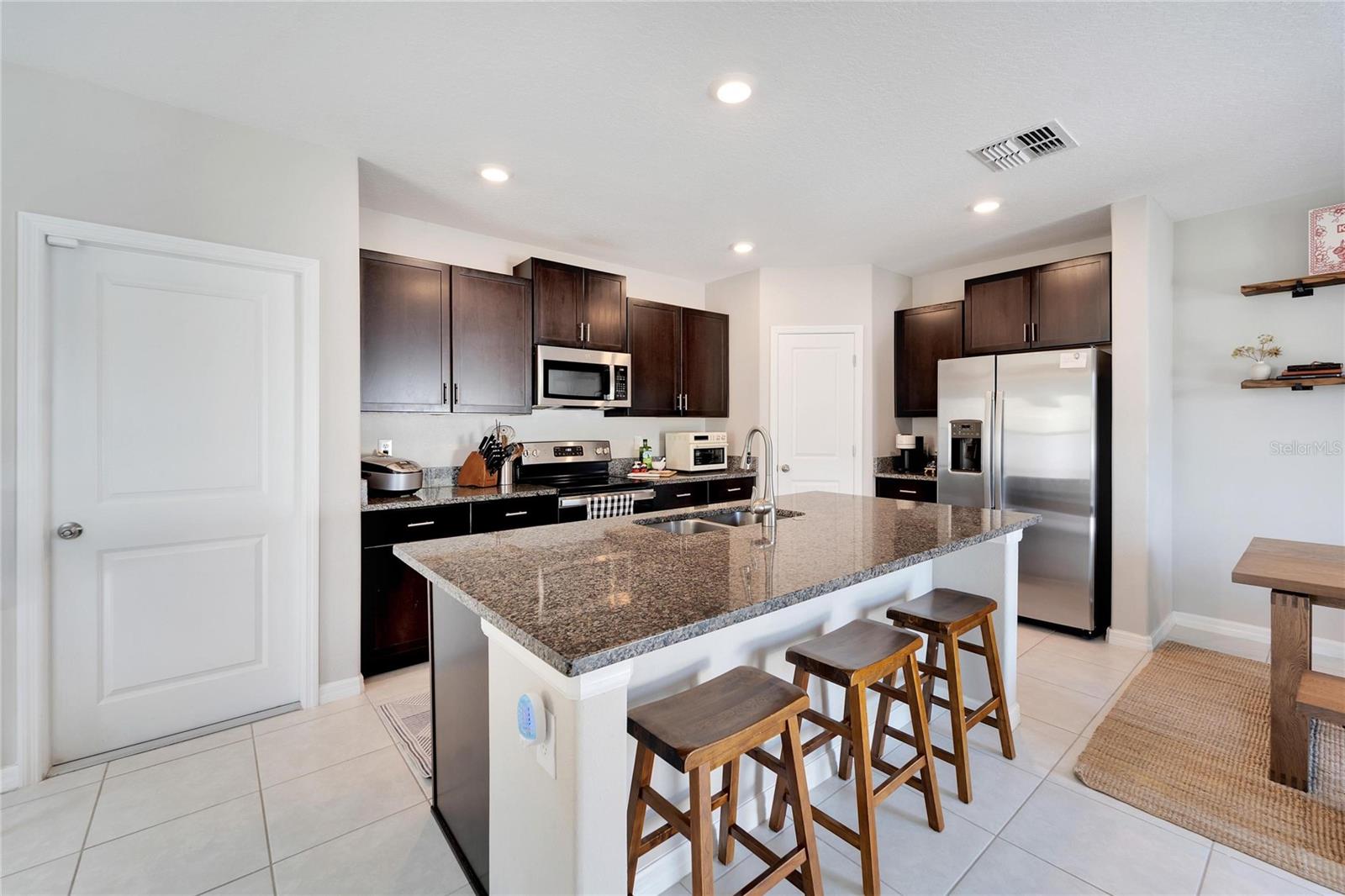 GLENCOVE/BAYPARK PH 2 - Residential Lease