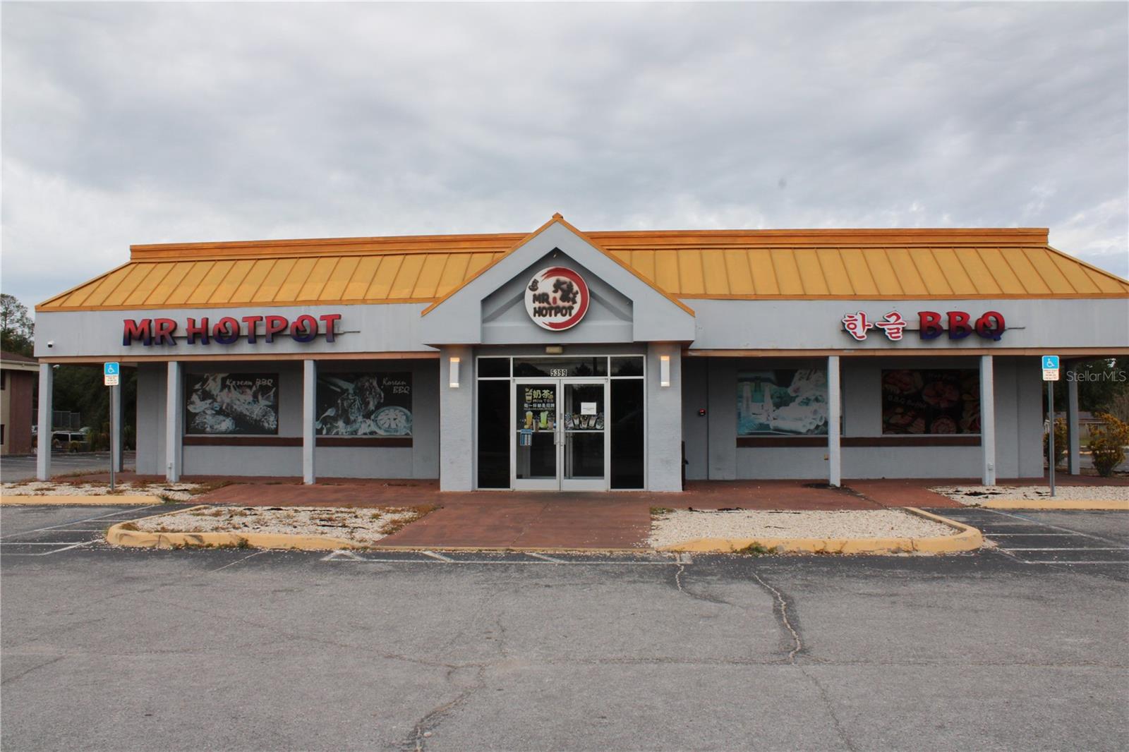For Sale – One-Story Commercial Building on 1.44± Acres Along Commercial Way, Florida

Prime opportunity to own a versatile 7,263± SF one-story commercial building situated on 1.4431 acres along high-visibility Commercial Way. The property features 5,796± SF of heated space, offering flexibility for a wide range of commercial or professional uses.

A fully built-out restaurant space is located inside the building and is available under a separate sale, providing excellent potential for owner-operators or investors seeking an income-producing asset. The building includes two bathrooms, ample interior layout options, and strong traffic exposure.

With generous parking, easy ingress/egress, and a strategic location in a thriving commercial corridor.

Key Features:

One-story commercial building

7,263± total SF | 5,796± heated SF

1.4431-acre parcel

Built-out restaurant available separately

Two bathrooms

High-traffic Commercial Way frontage

Ample parking and flexible layout