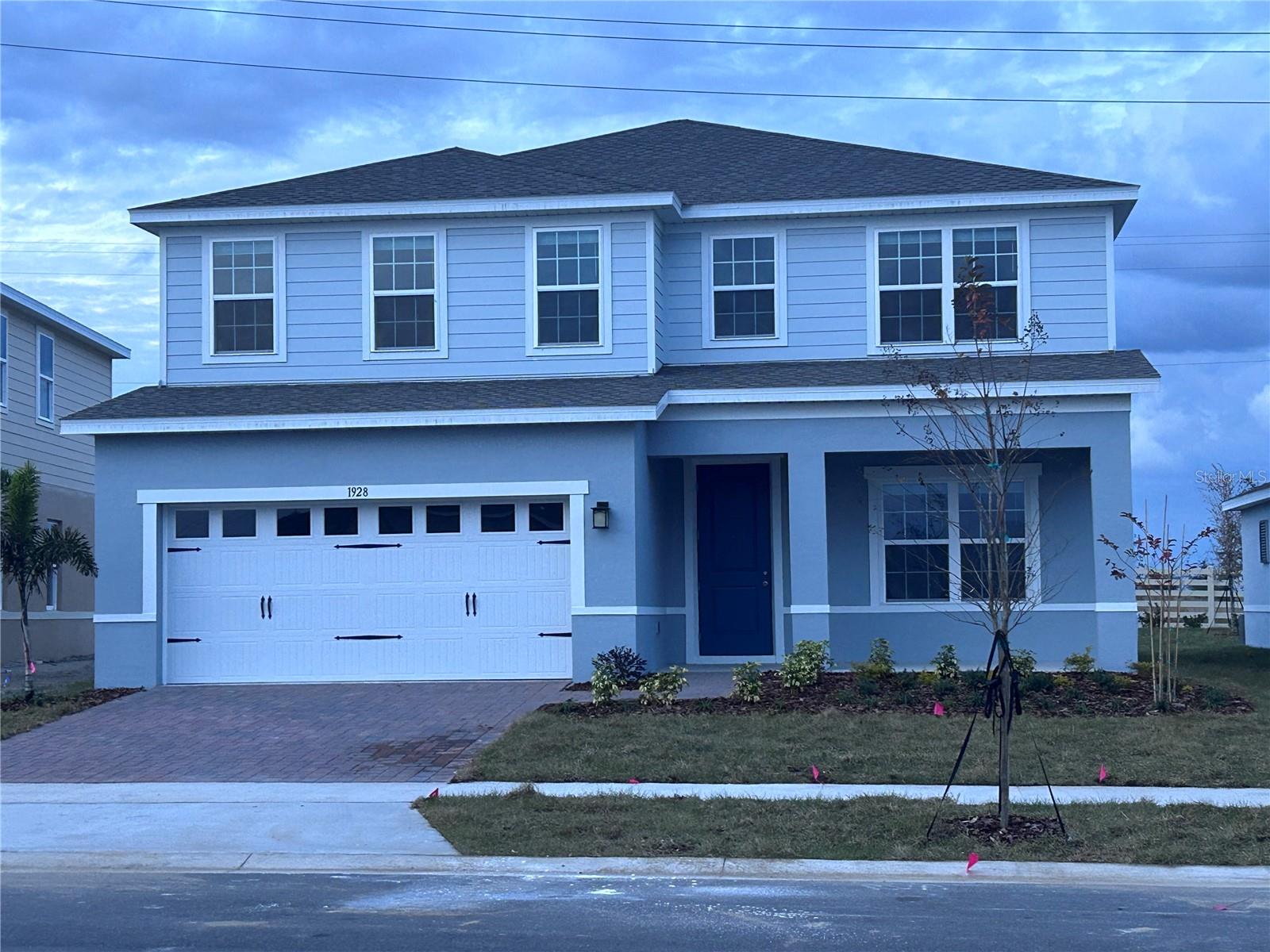 The Hadley Bay has it all with customizations that fit your lifestyle. Use your versatile flex space as a home office or library. A quiet study can be converted into an extra bedroom with full bath to make a main-level guest suite.