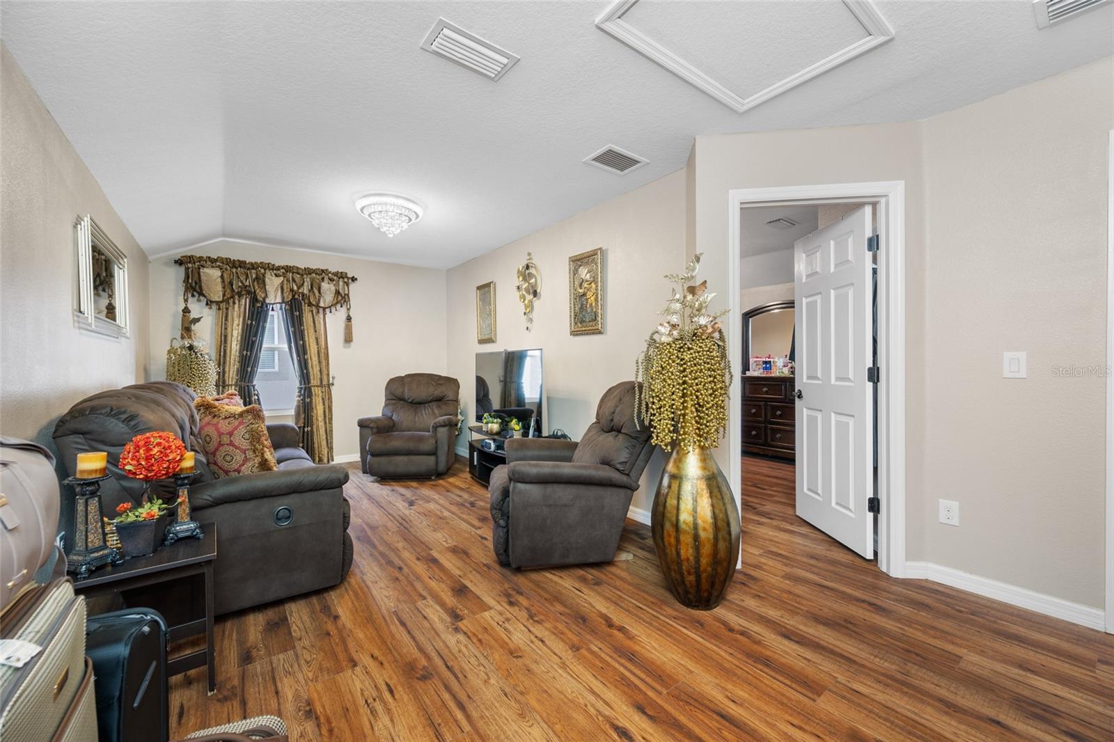 LONG LAKE RANCH - Residential