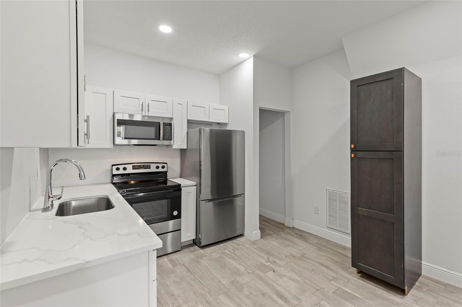 BANZA BANZA - Residential Lease