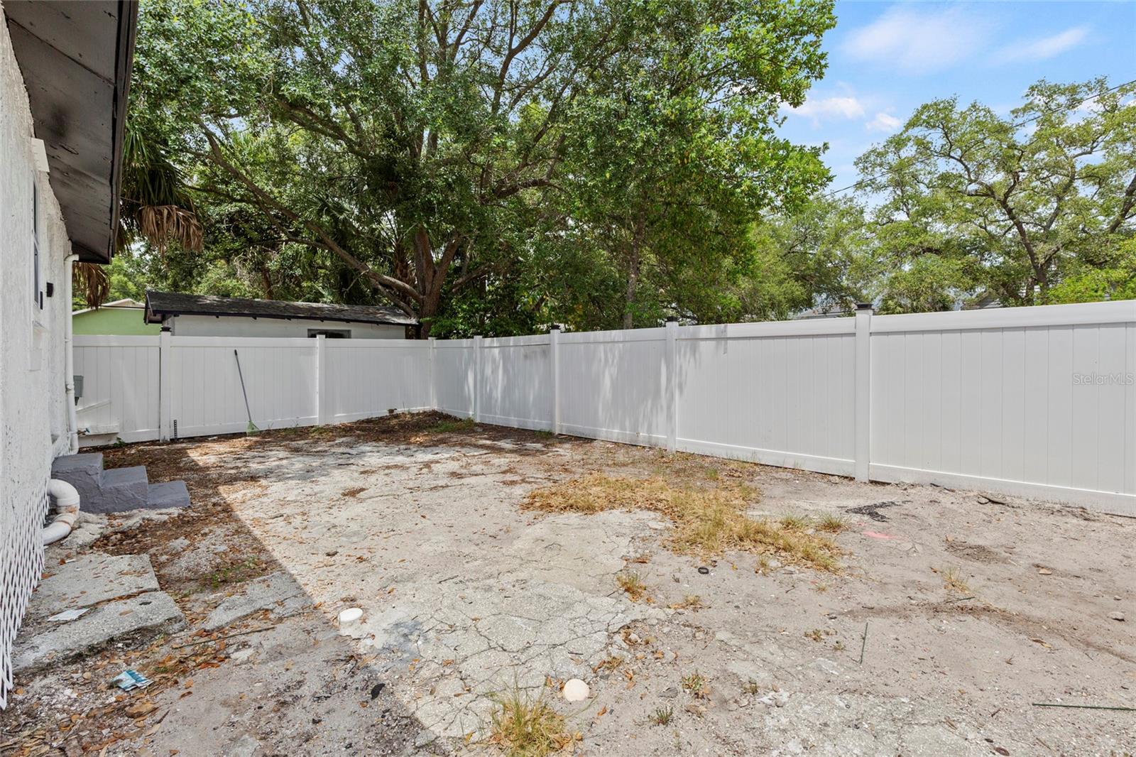 BANZA BANZA - Residential Lease