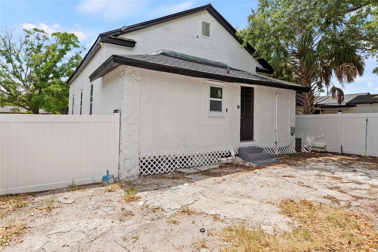 BANZA BANZA - Residential Lease