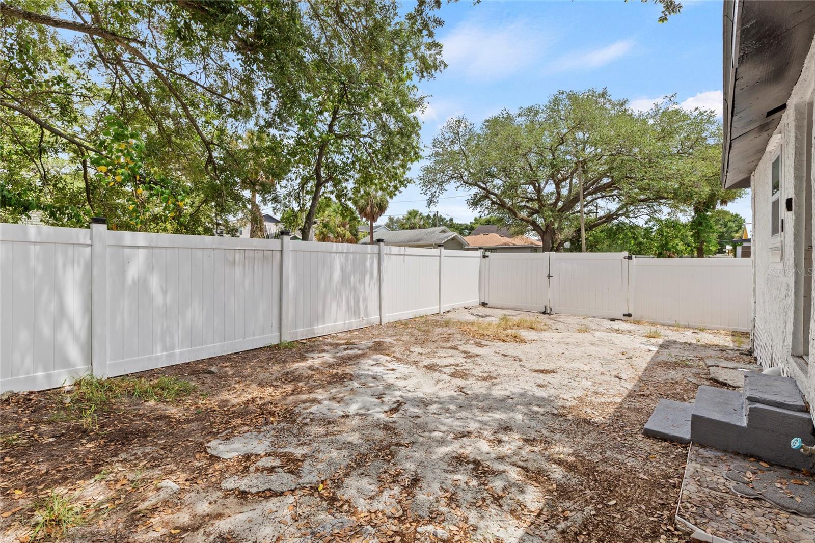 BANZA BANZA - Residential Lease