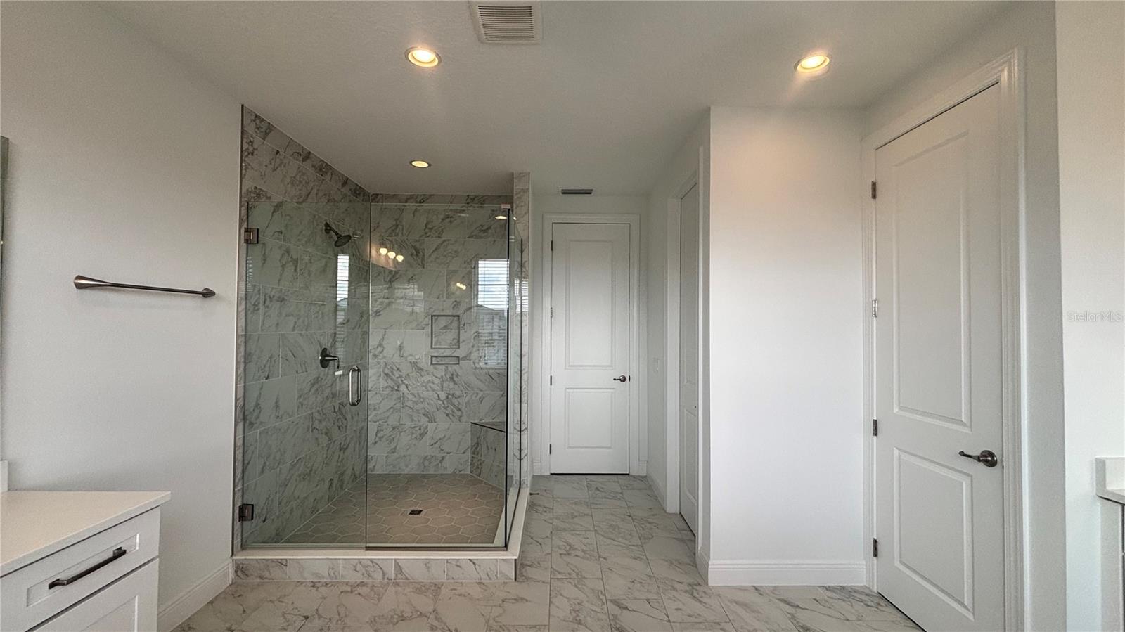 LAUREL POINTE PH 1 - Residential
