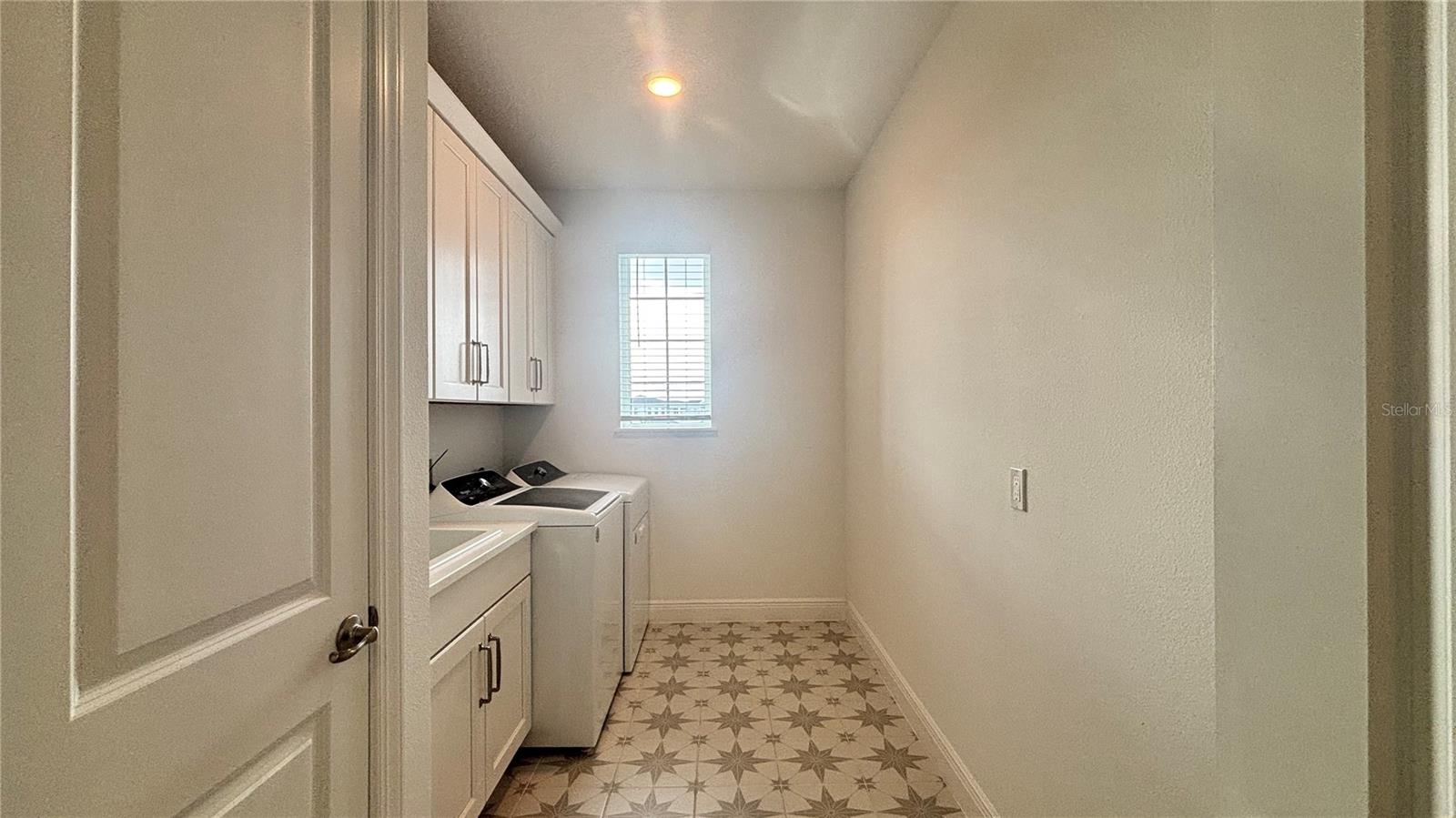 LAUREL POINTE PH 1 - Residential