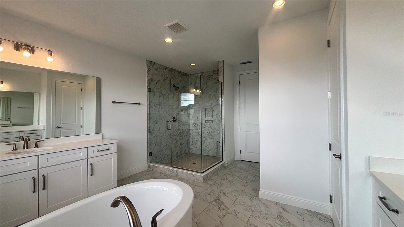 LAUREL POINTE PH 1 - Residential